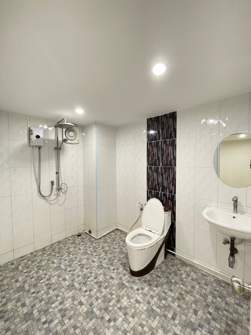 Condo · Huai Khwang, bangkok — photo 1
