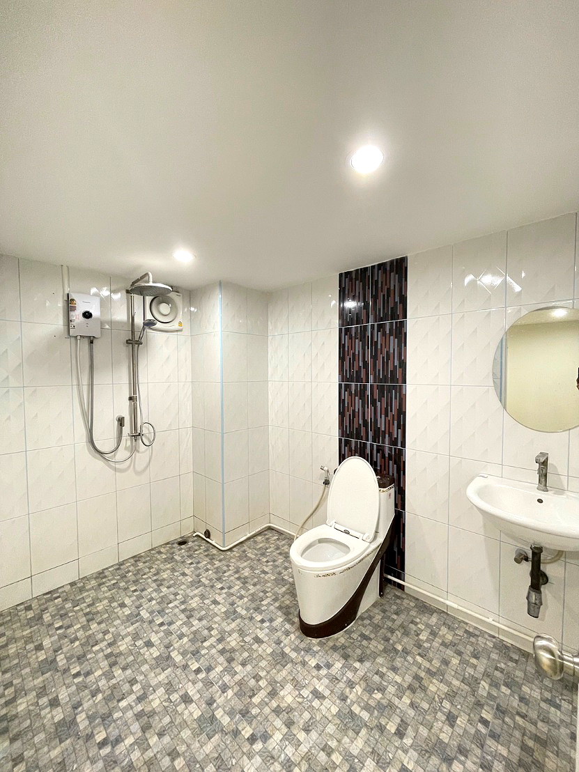 Pictures of Eight Residence 1/23