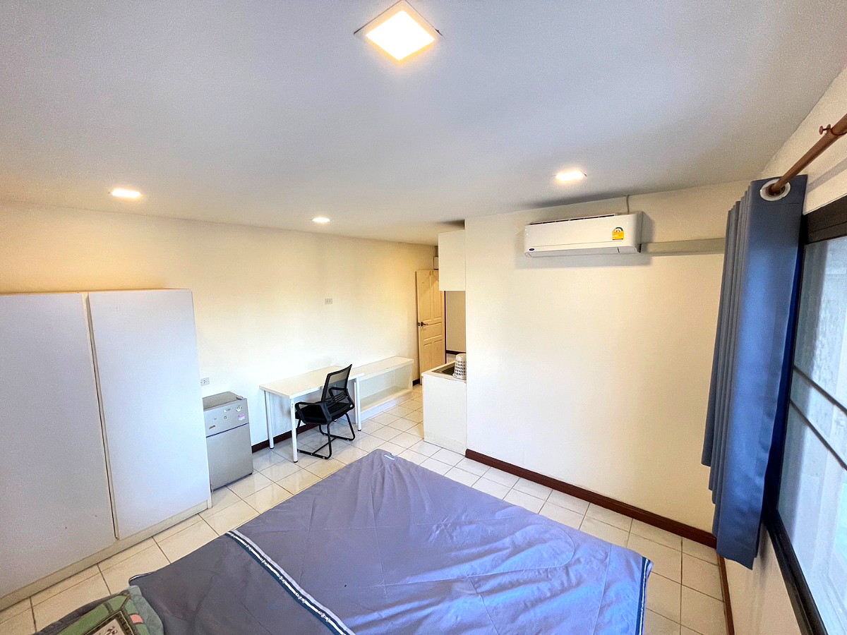 Pictures of Eight Residence 6/23