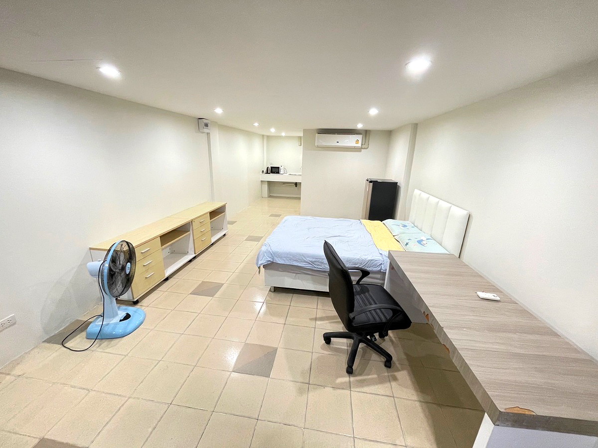 Pictures of Eight Residence 18/23