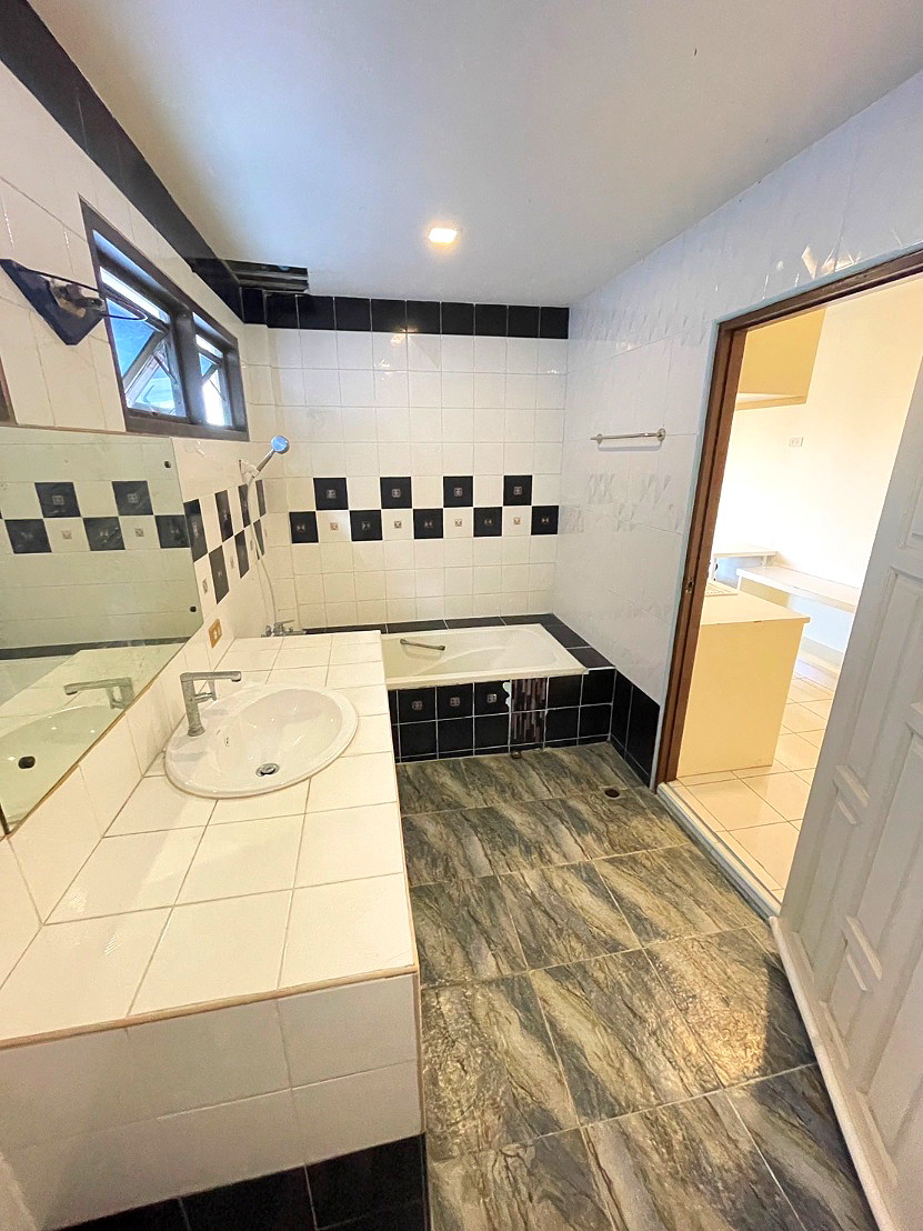 Pictures of Eight Residence 9/23