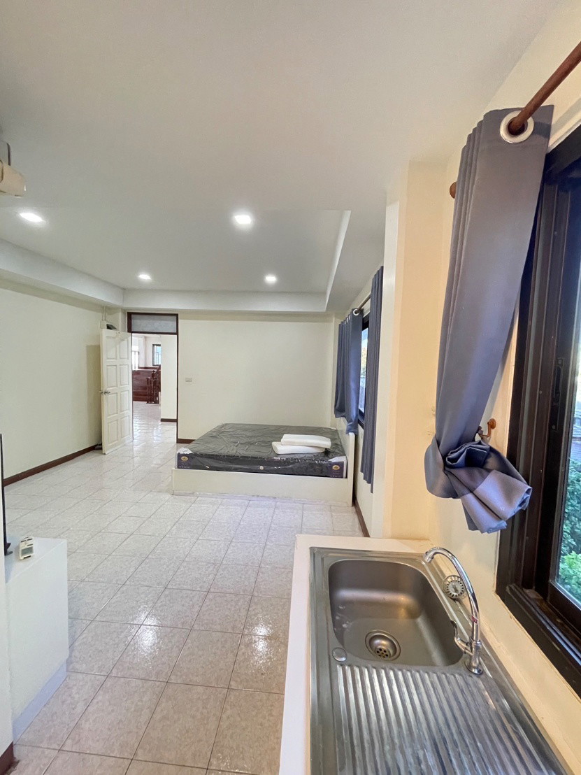 Condo · Huai Khwang, bangkok — photo 4