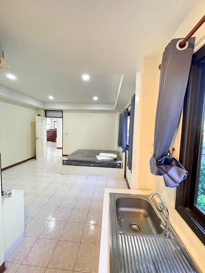 Pictures of Eight Residence 4/23