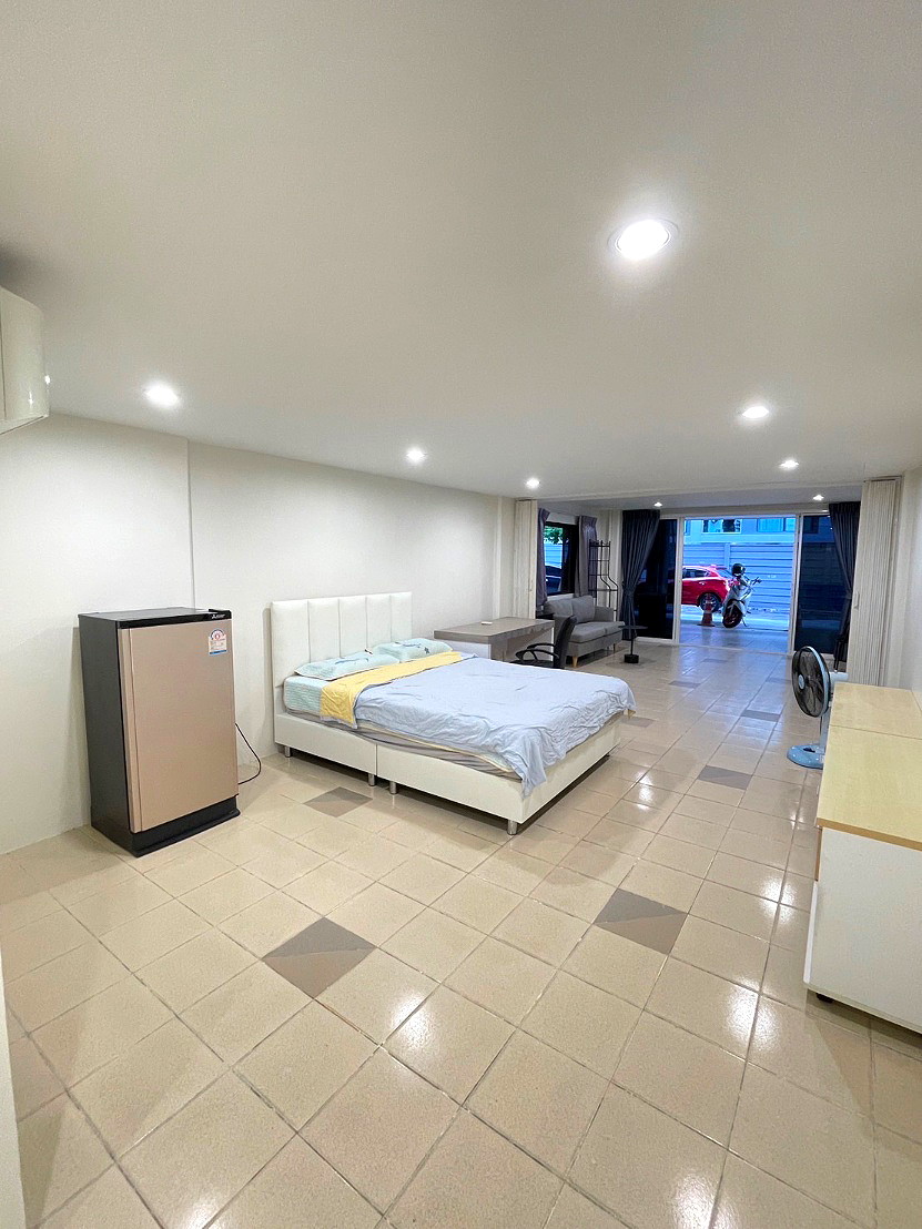 Pictures of Eight Residence 16/23