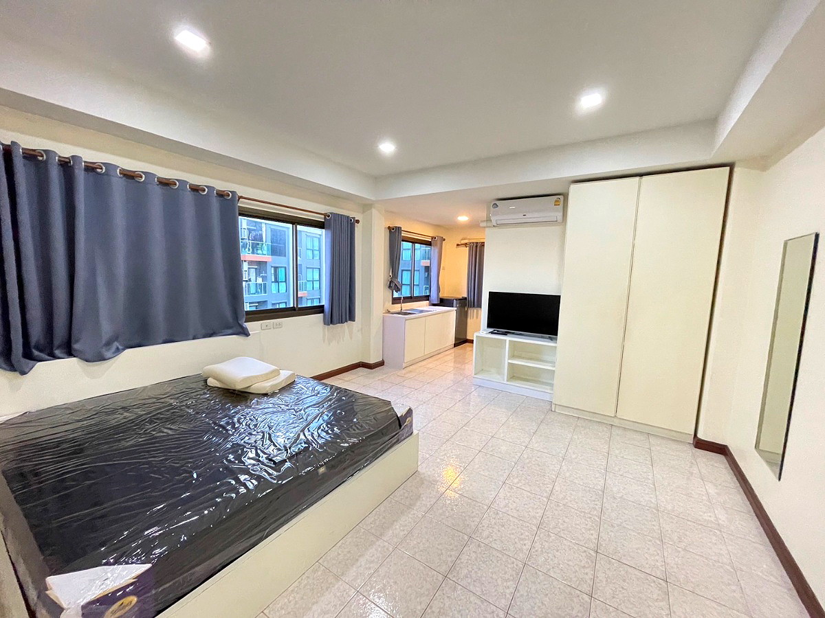 Pictures of Eight Residence 2/23