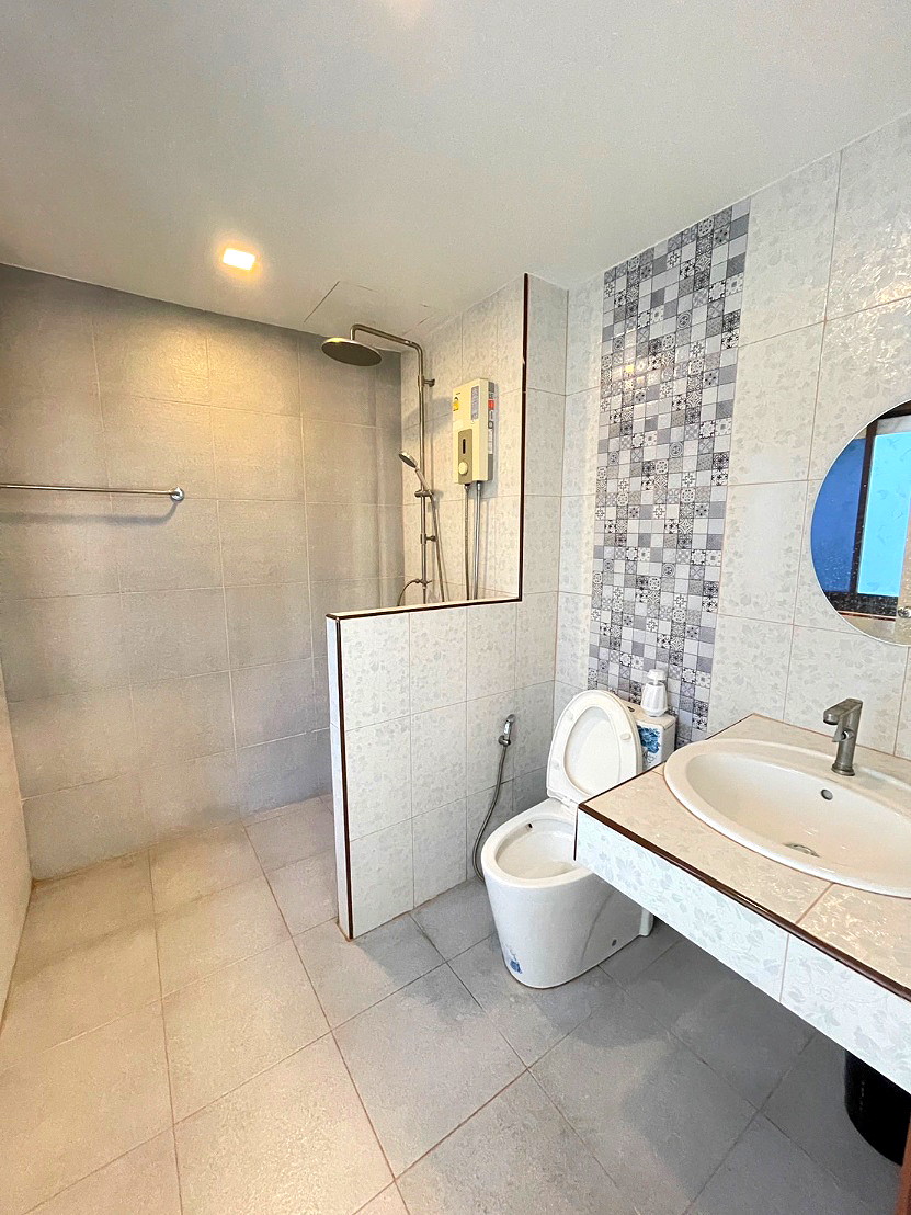 Pictures of Eight Residence 10/23