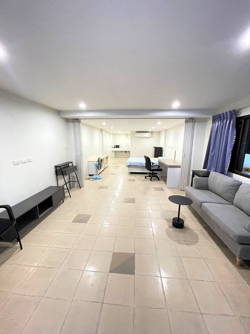 Pictures of Eight Residence 17/23