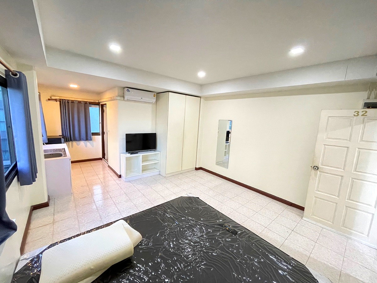 Pictures of Eight Residence 3/23