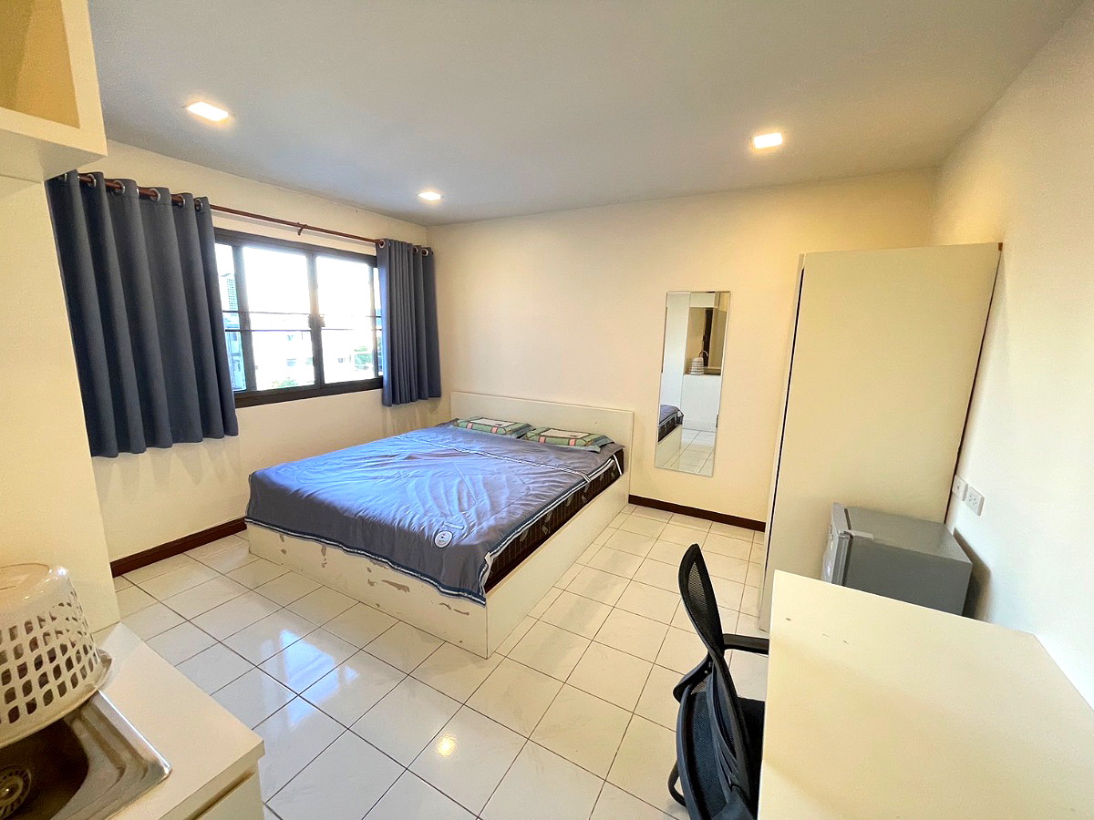 Pictures of Eight Residence 5/23