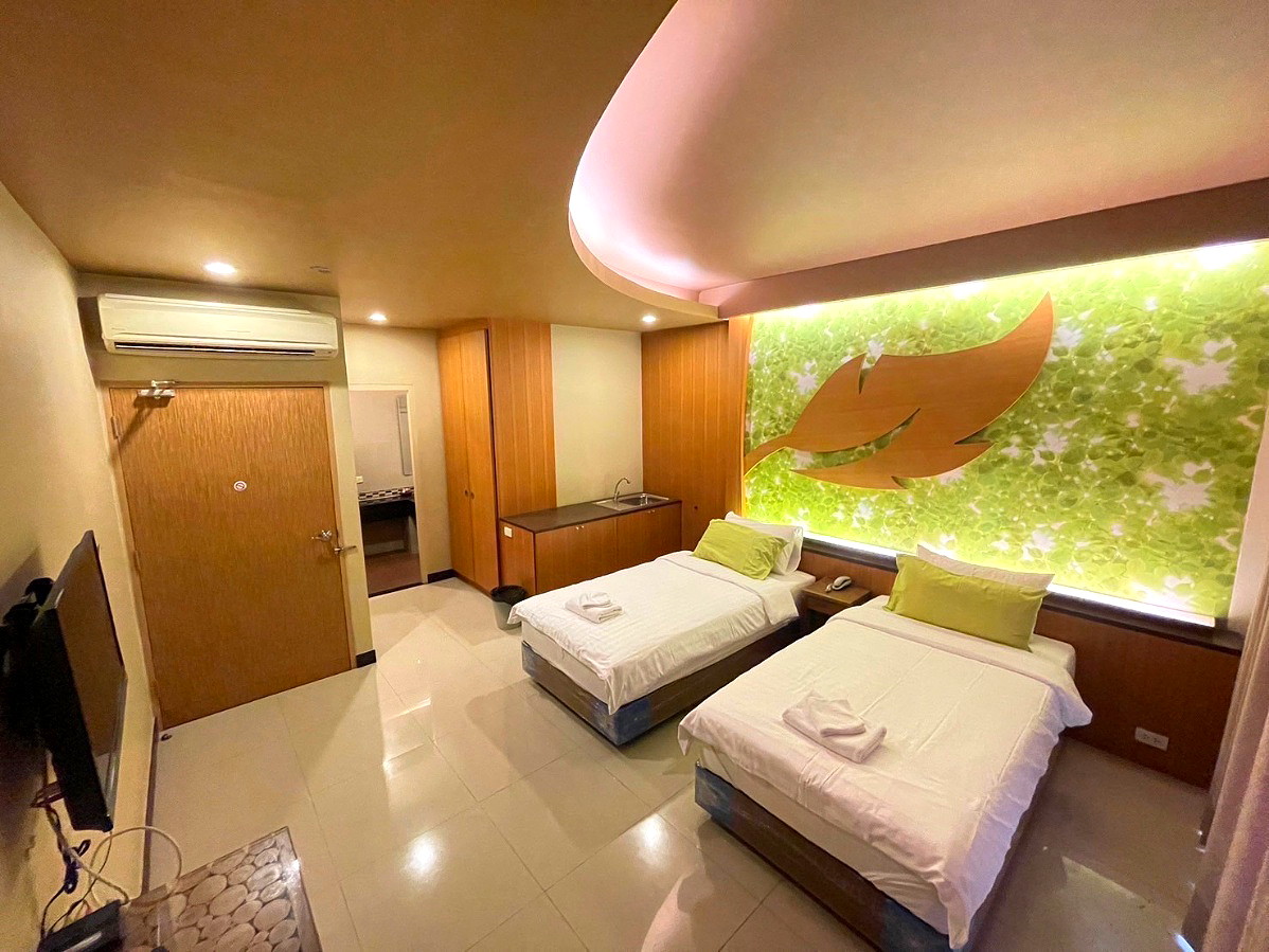 Pictures of LeRam Hotel 8/23