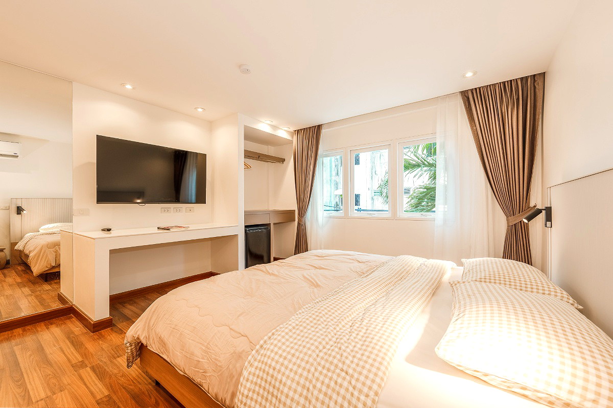 Pictures of SAVAAN PATONG 2/6