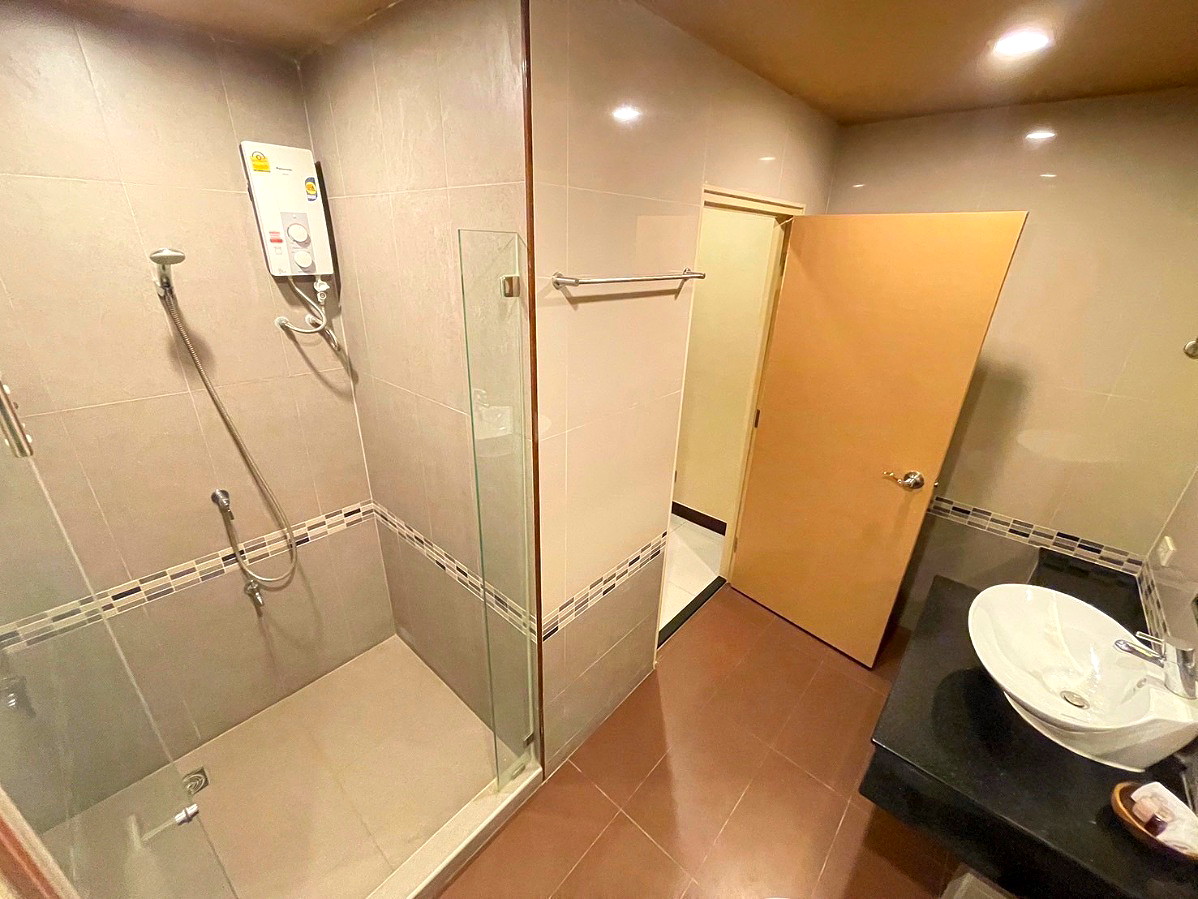 Pictures of LeRam Hotel 6/23