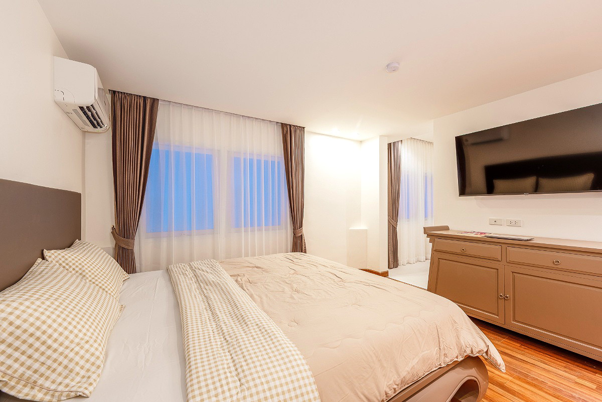 Pictures of SAVAAN PATONG 1/6