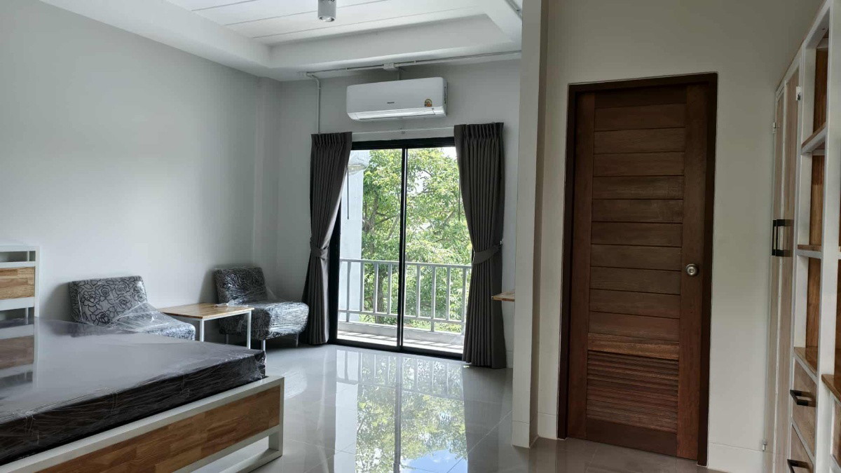 Condo — photo 1