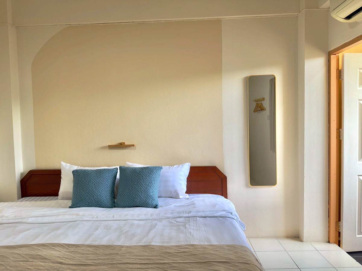 Pictures of  Baan B Service Apartment  17/22