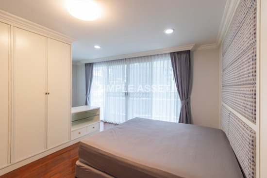 Residence for Rent in Soi Sawatdi, Sukhumvit. Spacious rooms, fully furnished, prime location. - Apartment for Rent