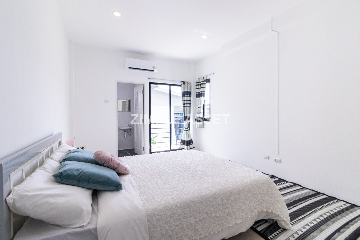Condo — photo 3
