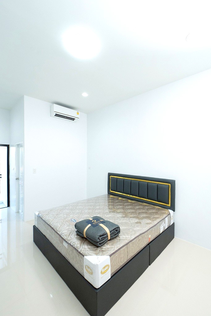 Pictures of The One Place Mukdahan 3/15