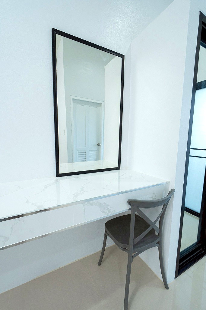 Pictures of The One Place Mukdahan 10/15