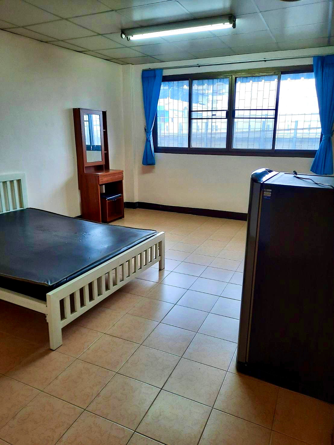 Pictures of Room 22 4/6