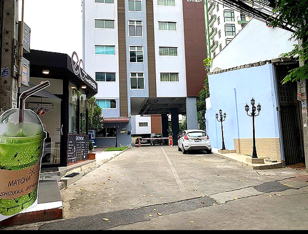 Pictures of Yenphan Resident 1/6