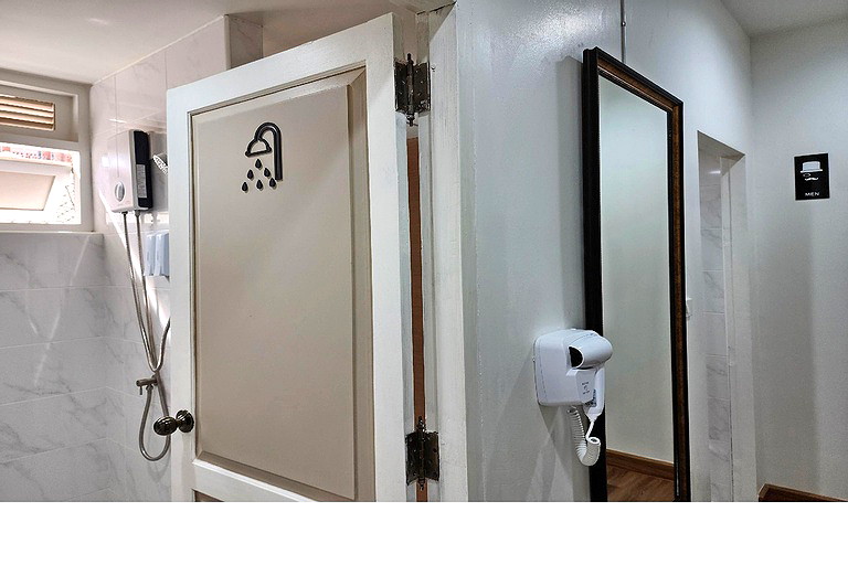 Pictures of Forgotten Hostel Silom 3/14