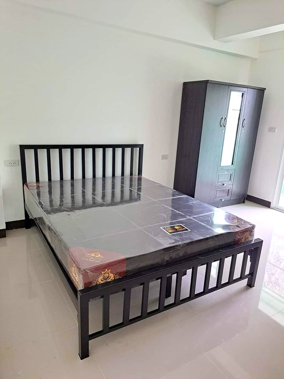 Pictures of Godjihouse 1/4