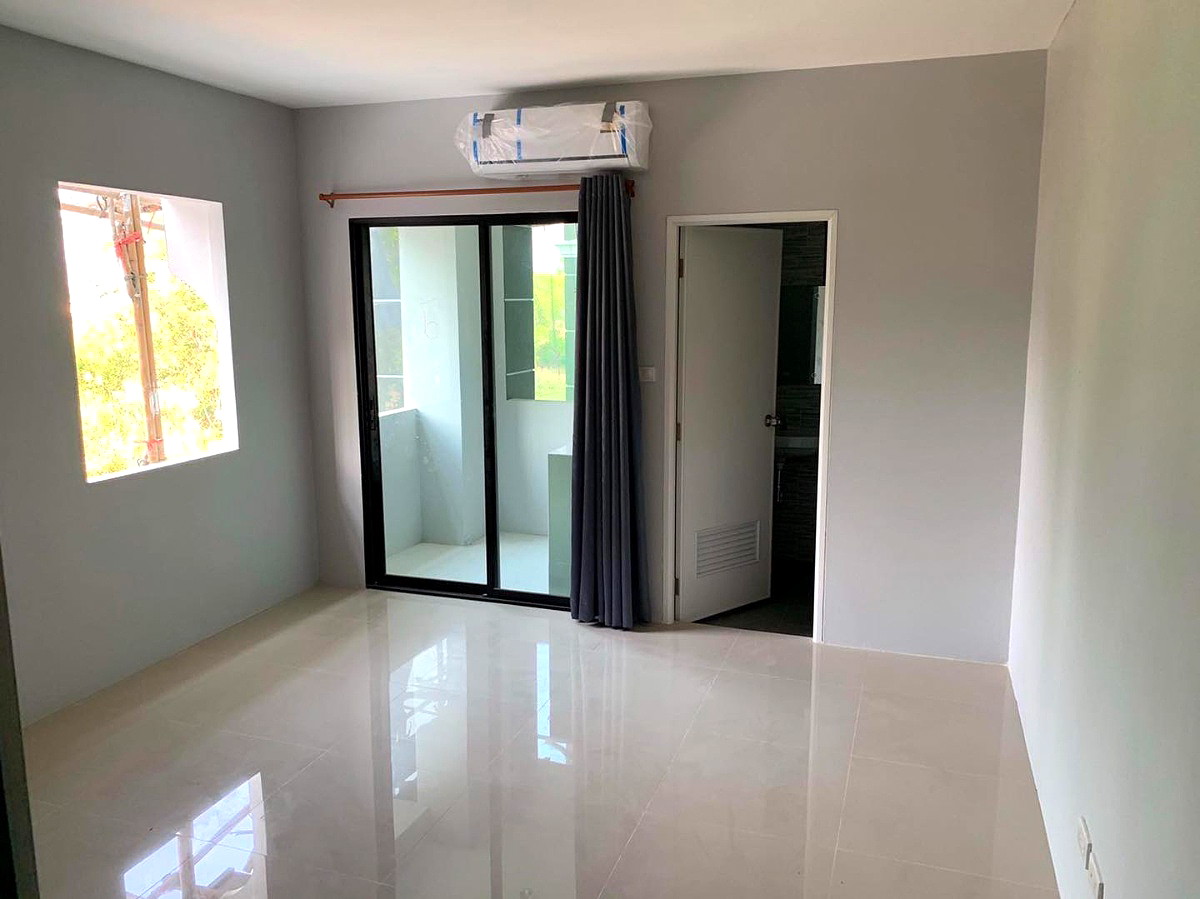 Pictures of The Patra Apartment 1/6