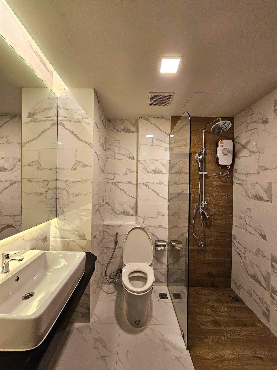 Pictures of Baan Sookjai Sam Bai Thao 11/16