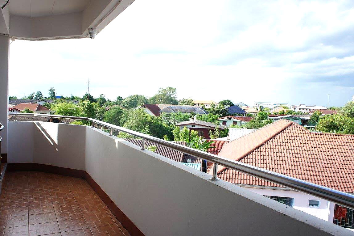 Pictures of Rungroj Apartment 8/9