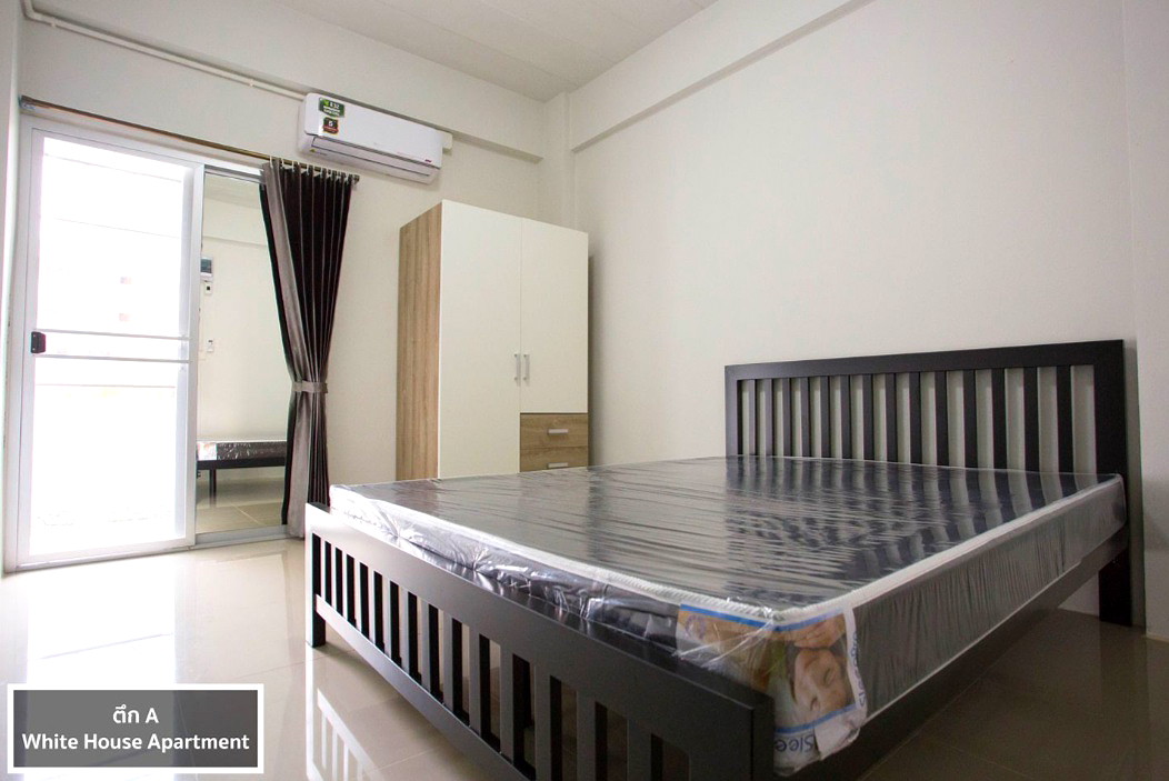 Pictures of White House Apartment  1/4