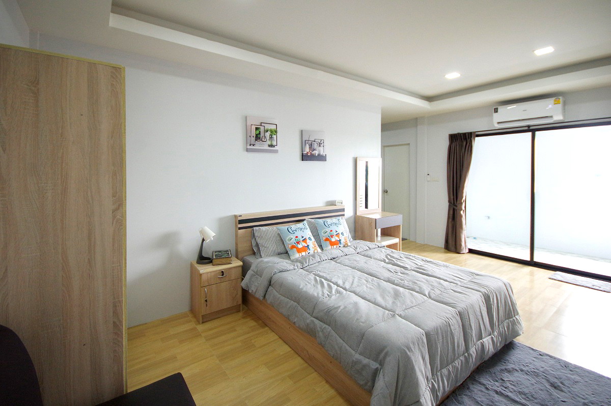 Pictures of The Green Space Apartment  8/17