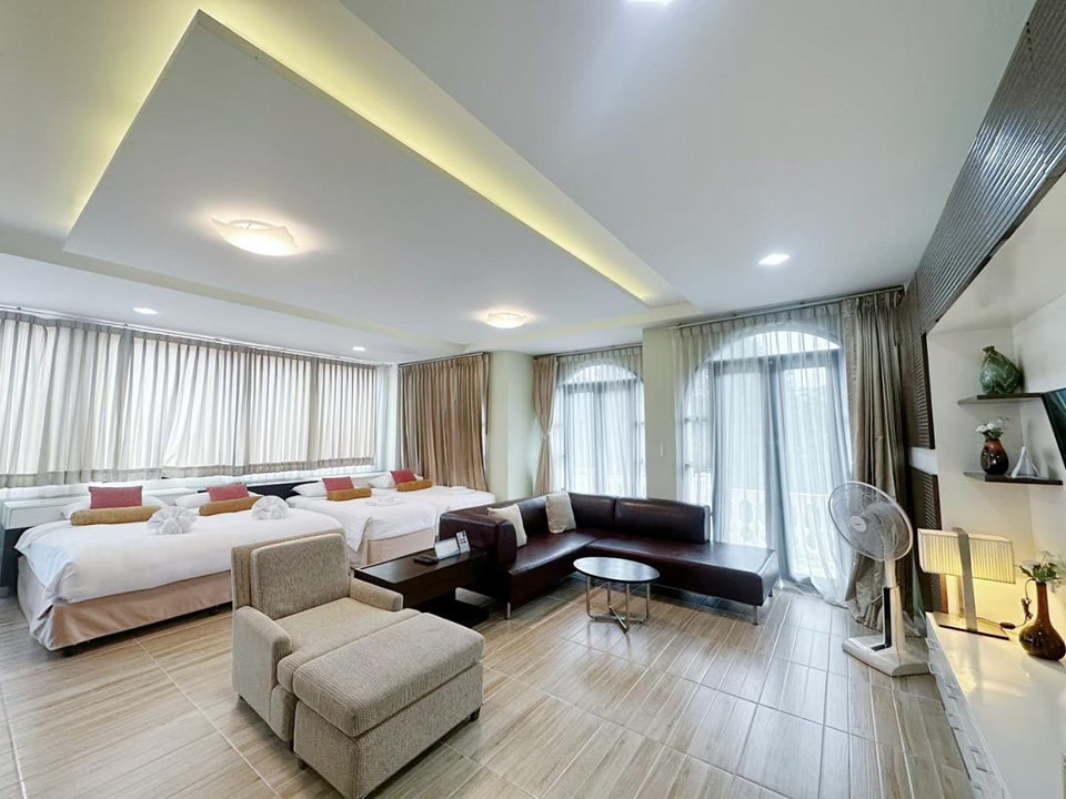 Condo — photo 2