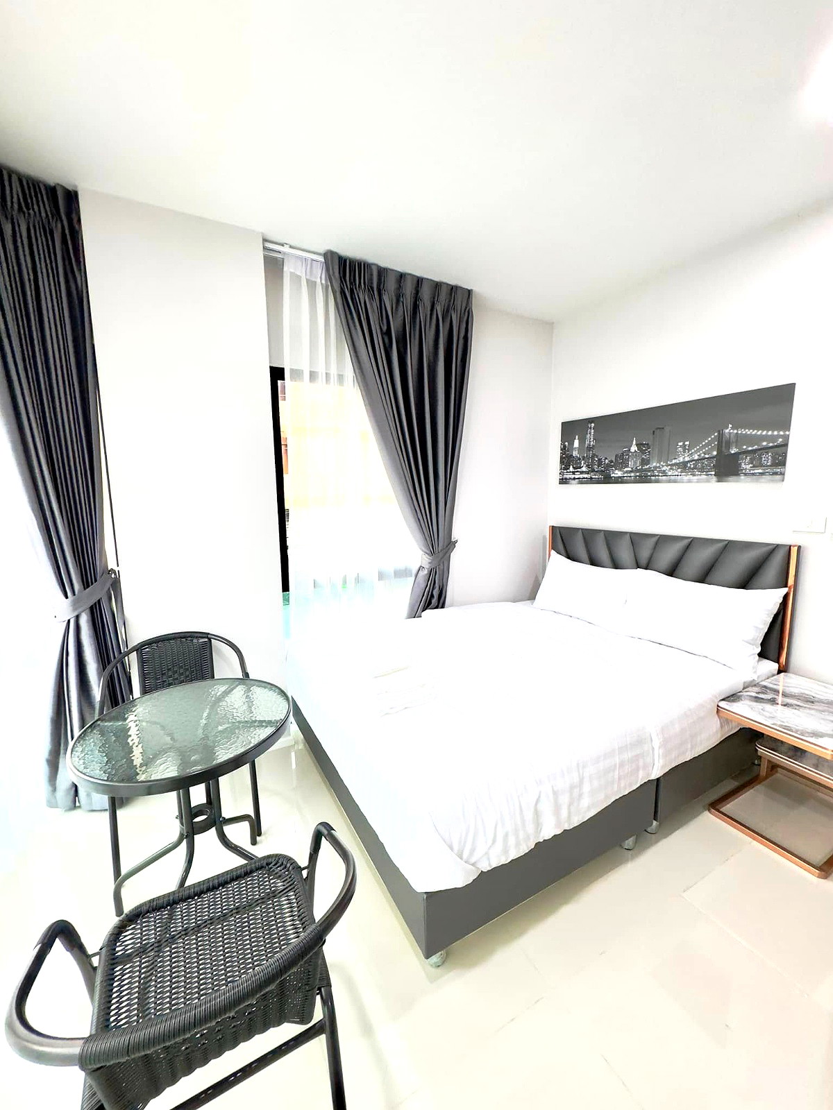 Pictures of Apple Suite Apartment  4/13