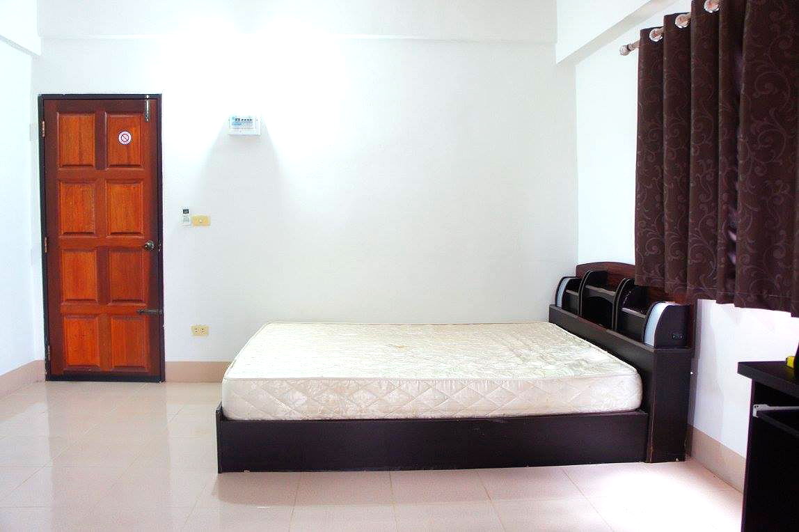 Pictures of Rungroj Apartment 2/9