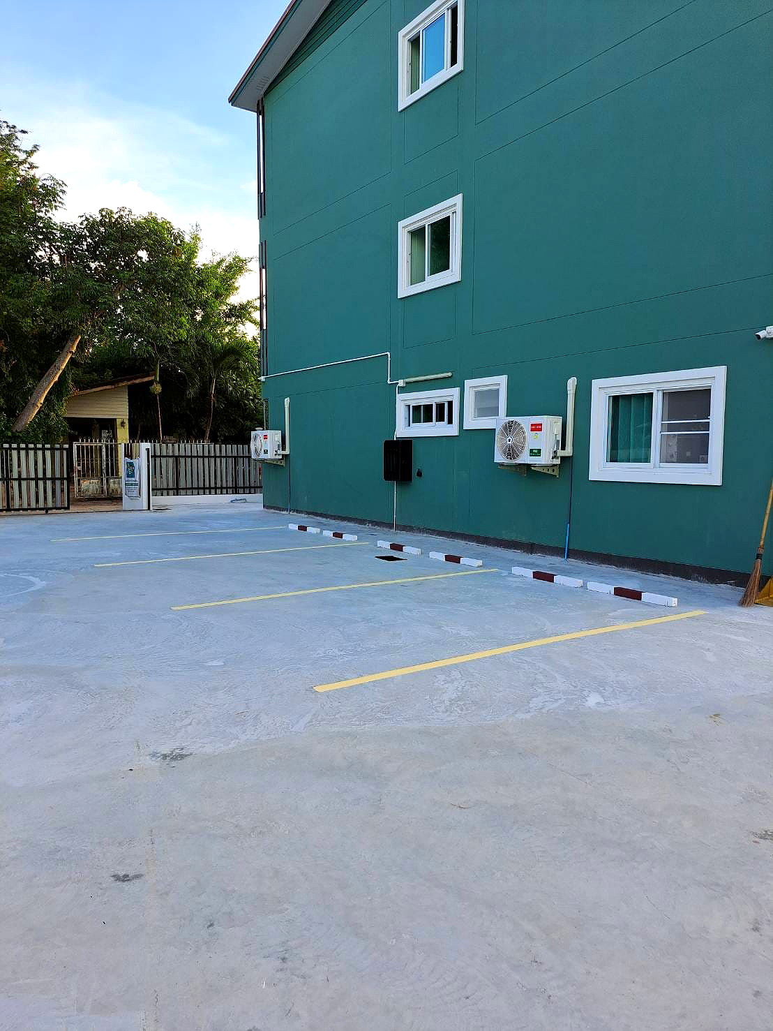 Pictures of Godjihouse 4/4