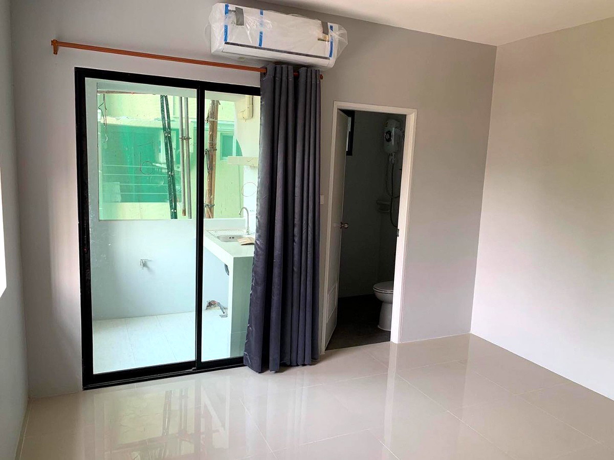 Pictures of The Patra Apartment 2/6