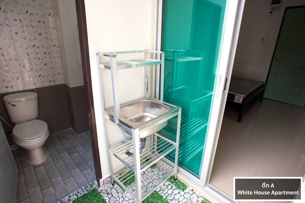 Pictures of White House Apartment  2/4