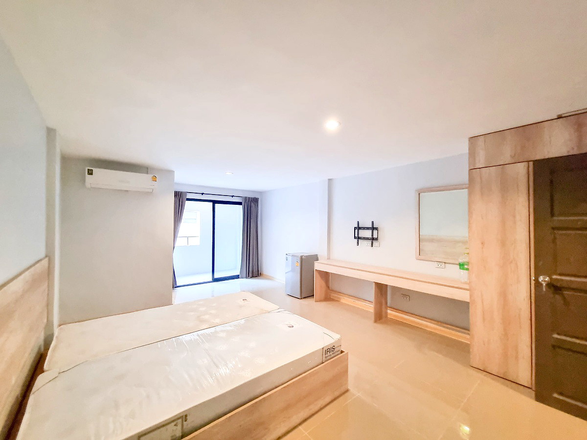 Pictures of W House   1/11