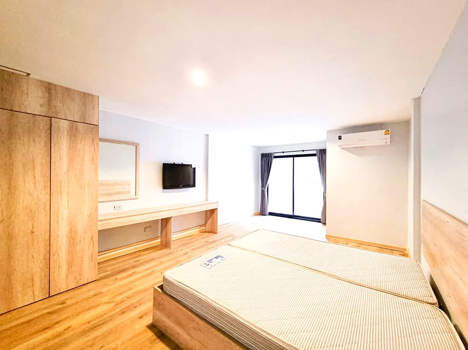 Pictures of W House   5/11