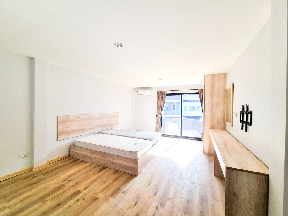 Pictures of W House   2/11