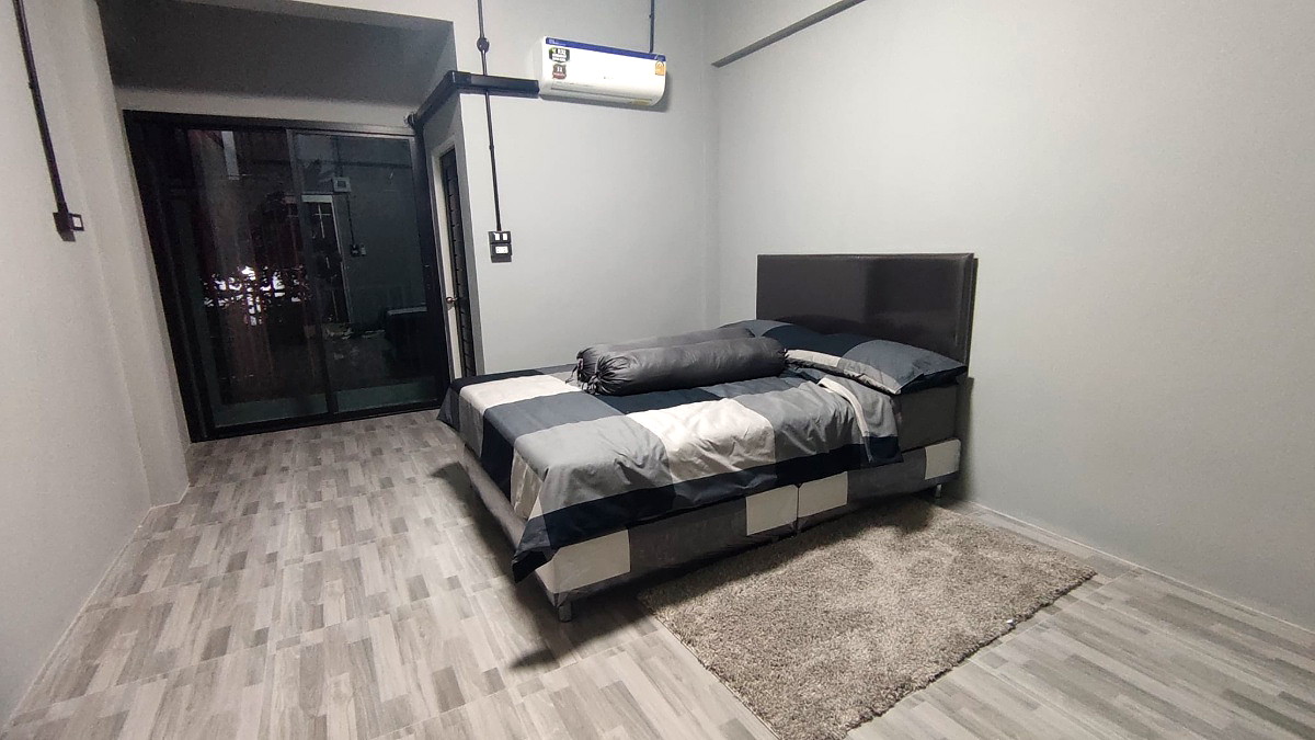 Pictures of Chaiyada  1/11