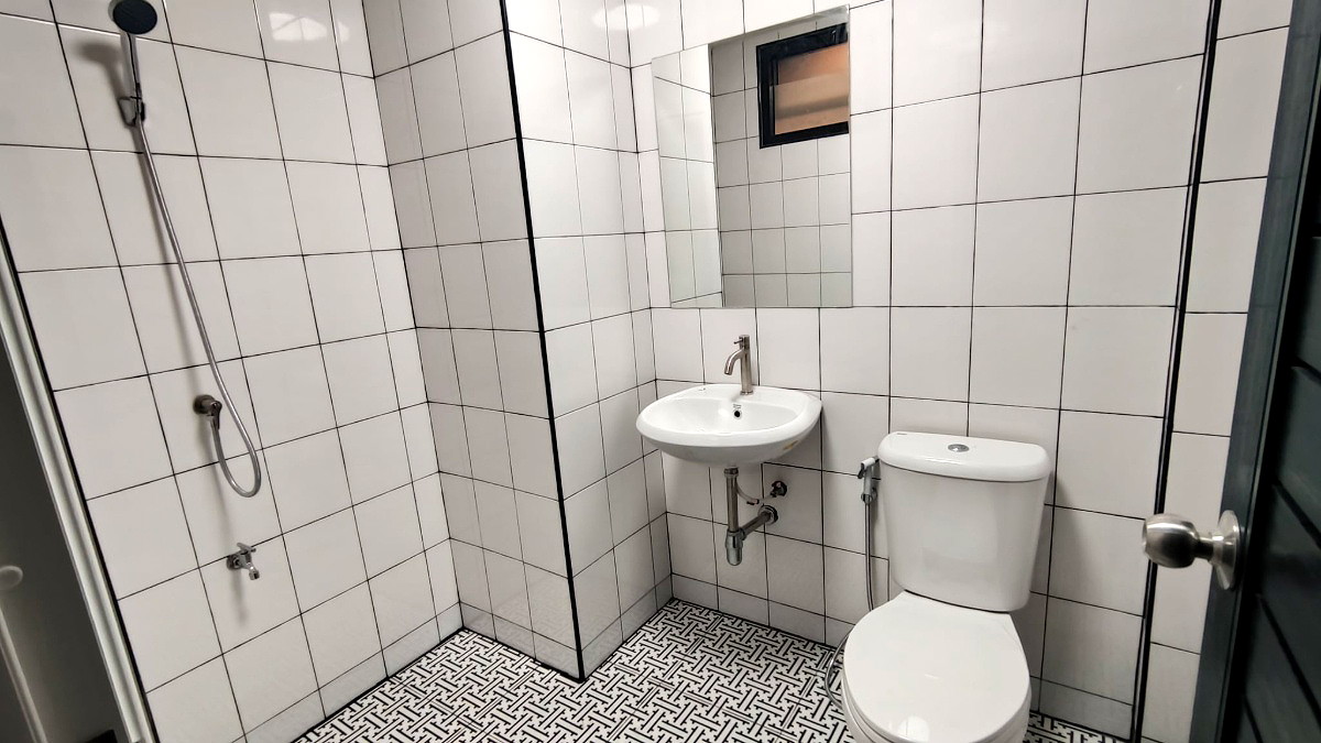 Pictures of Chaiyada  4/11