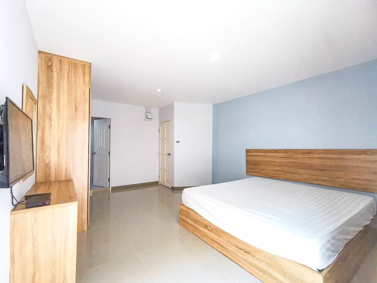 Pictures of W House   4/11