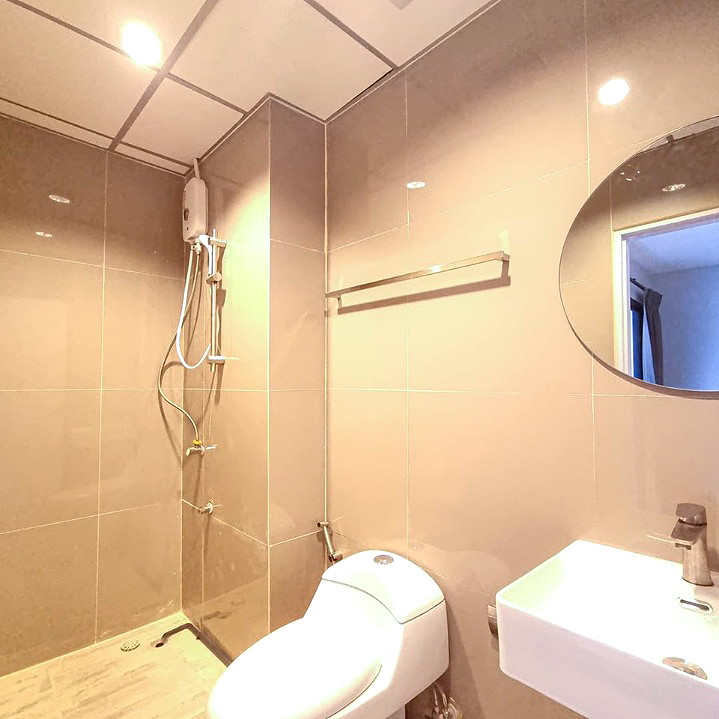 Pictures of W House   10/11