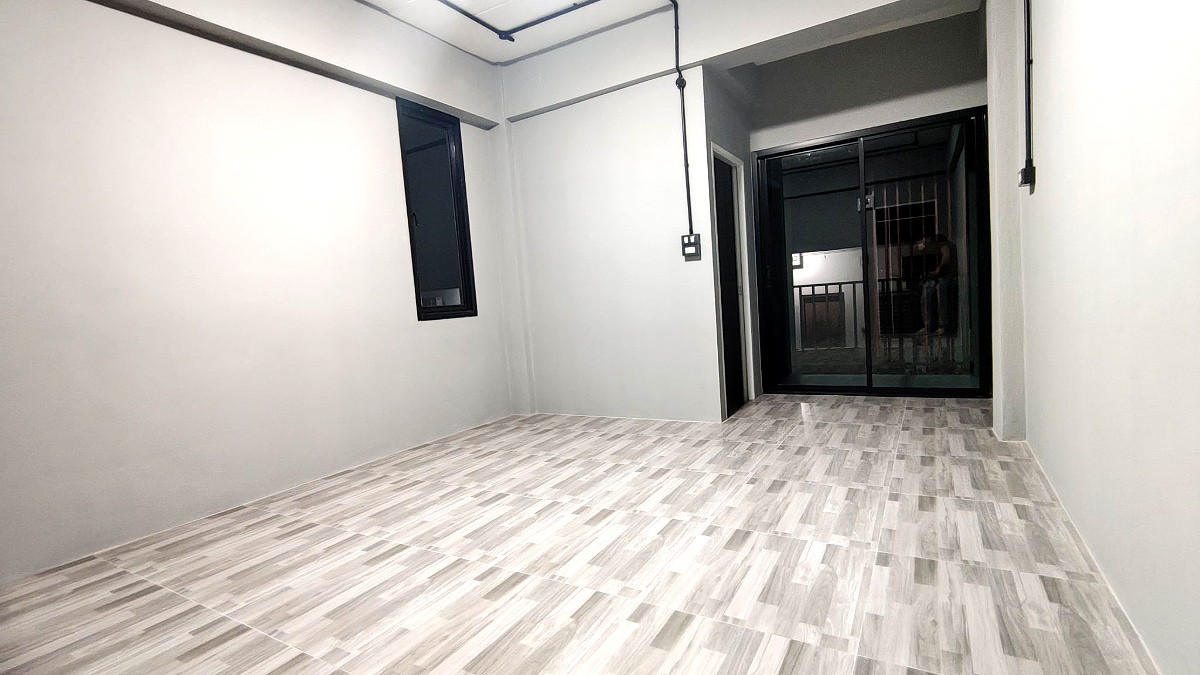 Pictures of Chaiyada  3/11