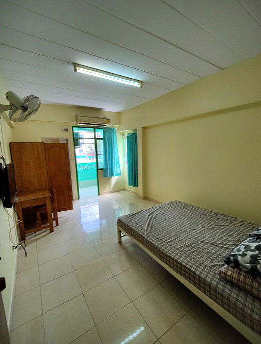 Pictures of Meng Charoen Mansion   3/4