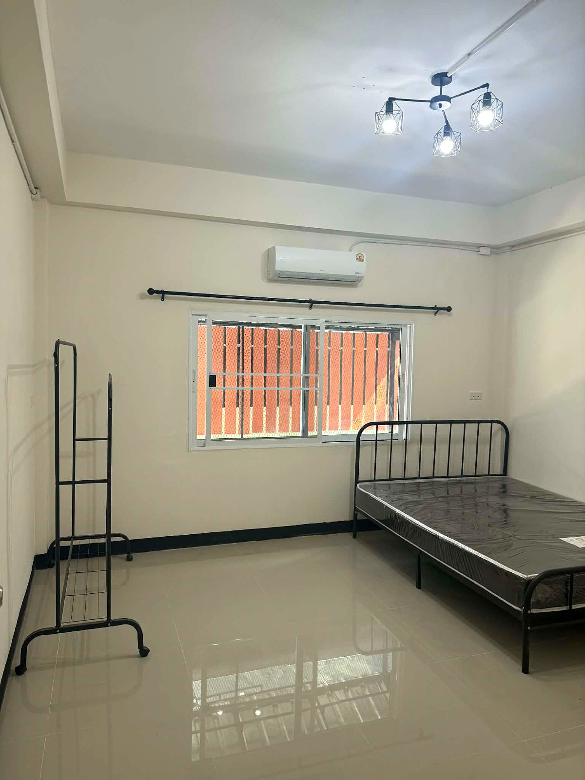 Pictures of Minburi mansion 2/6