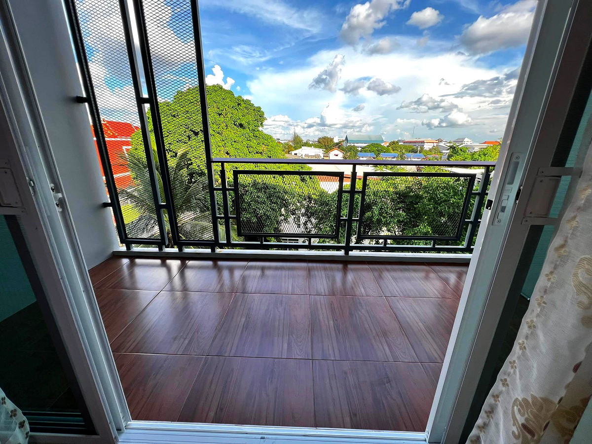 Pictures of DPN Residence  4/9