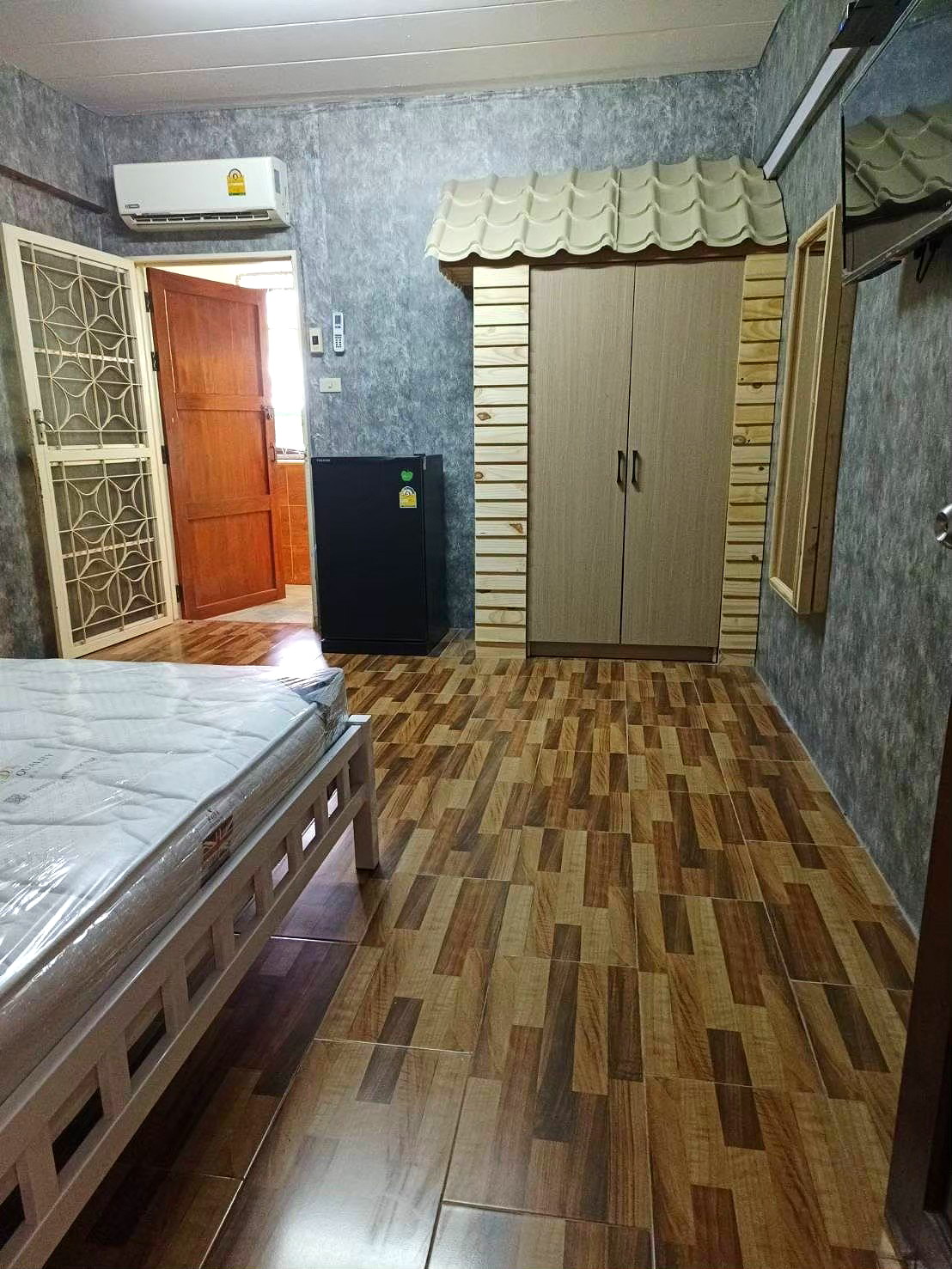 Pictures of Chang House 8/9